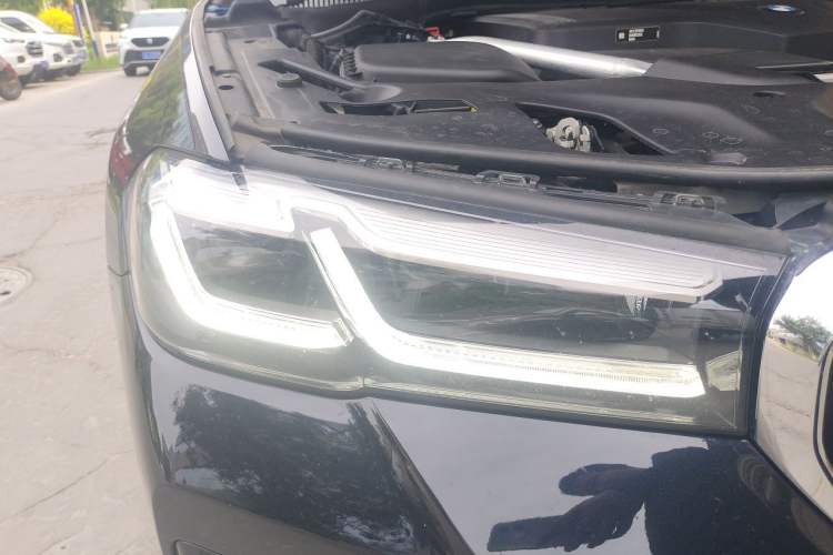 Used BMW 5 Series 2023 530Li Leading Model M Sport Package Right Front Headlight