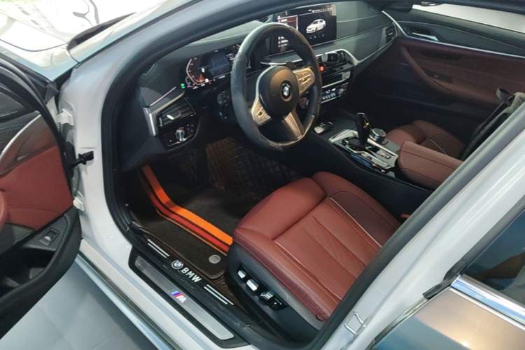 Used BMW 5 Series 2023 530Li Luxury Edition M Sport Package Driver Seat