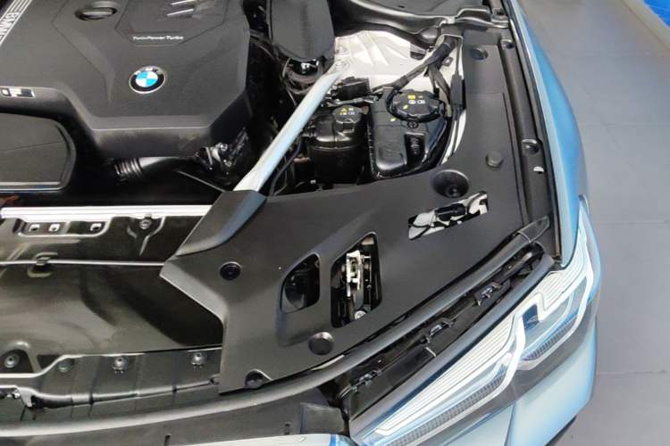 Used BMW 5 Series 2023 530Li Luxury Edition M Sport Package Engine Bay Left
