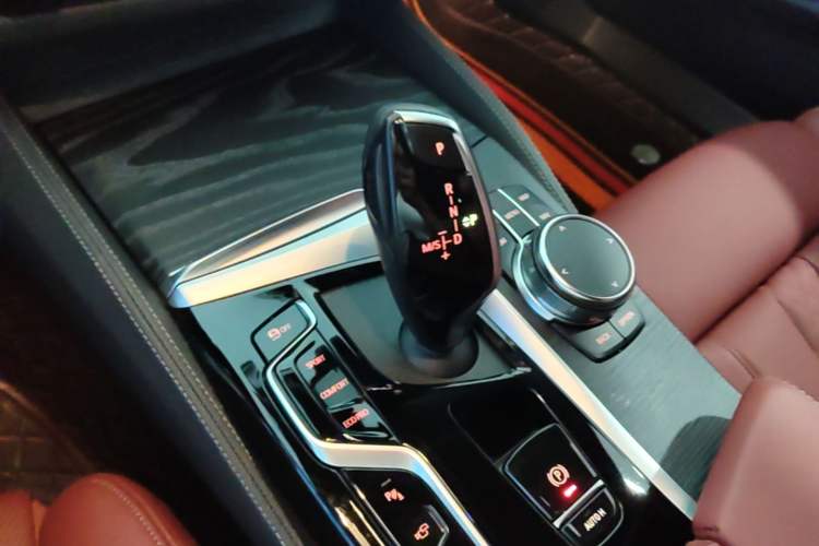 Used BMW 5 Series 2023 530Li Luxury Edition M Sport Package Gear Lever