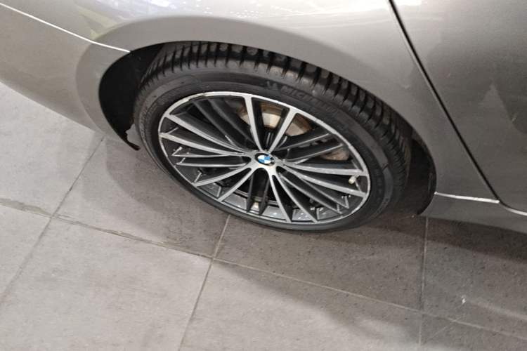 Used BMW 5 Series 2023 530Li Leading Model M Sport Package Right Rear Wheel Hub