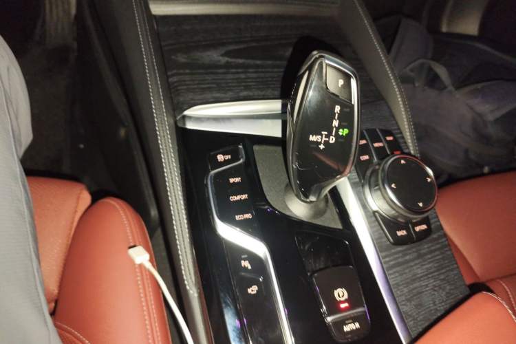 Used BMW 5 Series 2023 530Li Luxury Edition M Sport Package Gear Lever