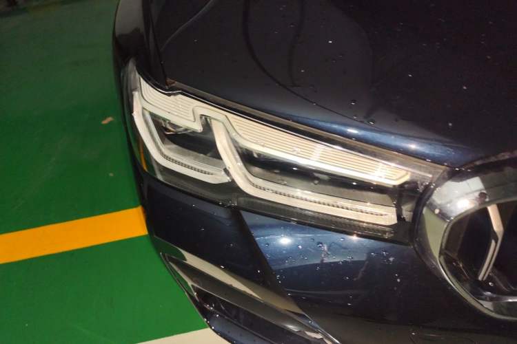 Used BMW 5 Series 2023 530Li Luxury Edition M Sport Package Right Front Headlight