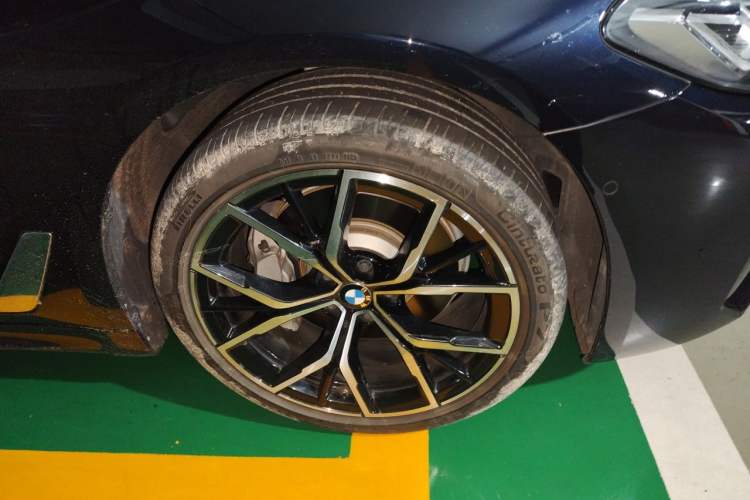 Used BMW 5 Series 2023 530Li Luxury Edition M Sport Package Right Front Wheel Hub