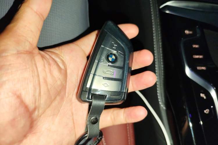 Used BMW 5 Series 2023 530Li Luxury Edition M Sport Package Vehicle Key