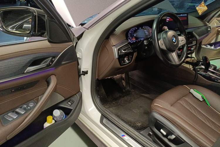 Used BMW 5 Series 2023 530Li Leading Model M Sport Package Driver Seat