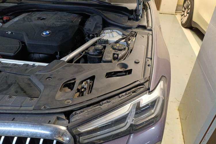 Used BMW 5 Series 2023 530Li Leading Model M Sport Package Engine Bay Left