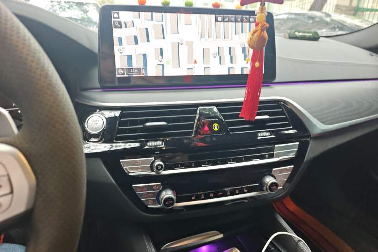 Used BMW 5 Series 2023 530Li Leading Model M Sport Package Audio And AC Panel