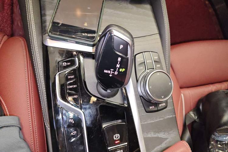 Used BMW 5 Series 2023 530Li Luxury Edition M Sport Package Gear Lever