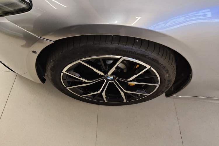 Used BMW 5 Series 2023 530Li Luxury Edition M Sport Package Left Front Wheel Hub
