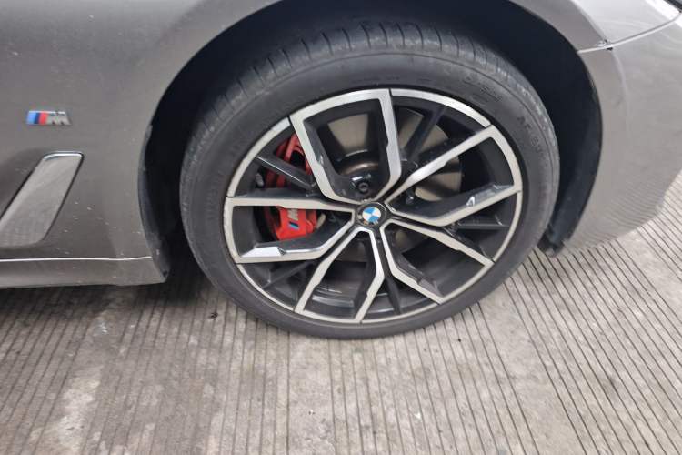 Used BMW 5 Series 2023 530Li Leading Model M Sport Package Right Front Wheel Hub