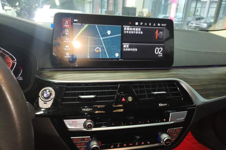 Used BMW 5 Series 2023 530Li Leading Edition Luxury Package Audio And AC Panel