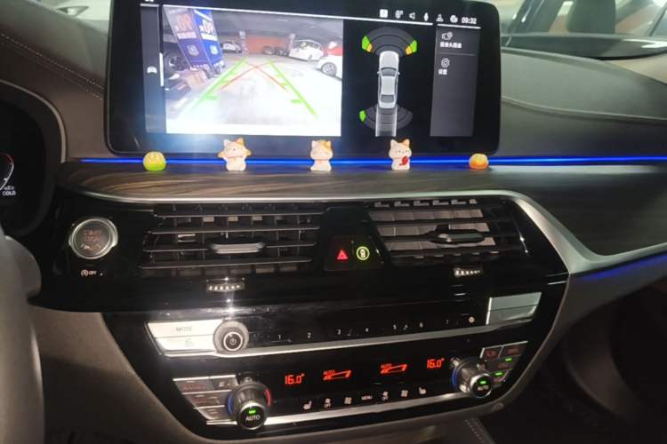 Used BMW 5 Series 2023 530Li Leading Edition Luxury Package Audio And AC Panel