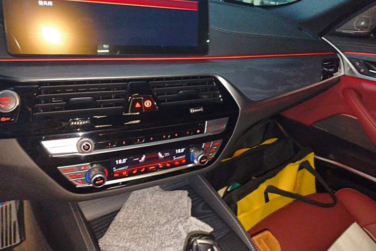 Used BMW 5 Series 2023 530Li Luxury Edition M Sport Package Audio And AC Panel