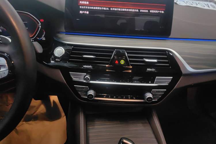 Used BMW 5 Series 2023 530Li Leading Edition Luxury Package Audio And AC Panel