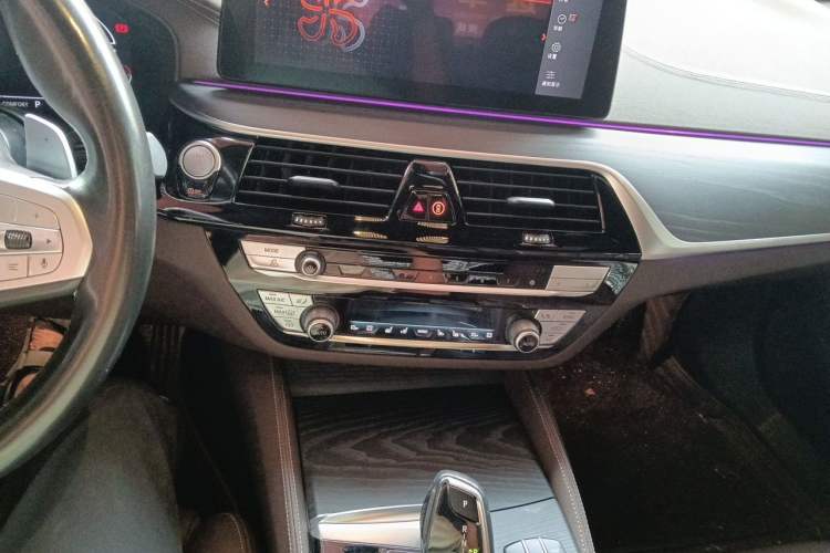 Used BMW 5 Series 2023 Restyled 530Li Luxury Edition M Sport Package Audio And AC Panel