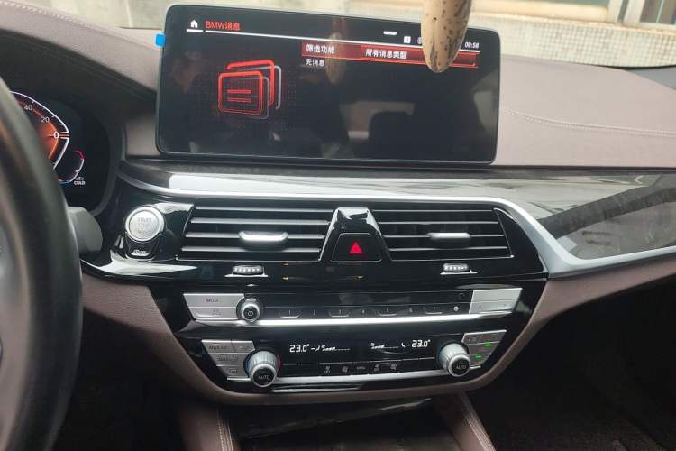 Used BMW 5 Series 2023 530Li Leading Model M Sport Package Audio And AC Panel