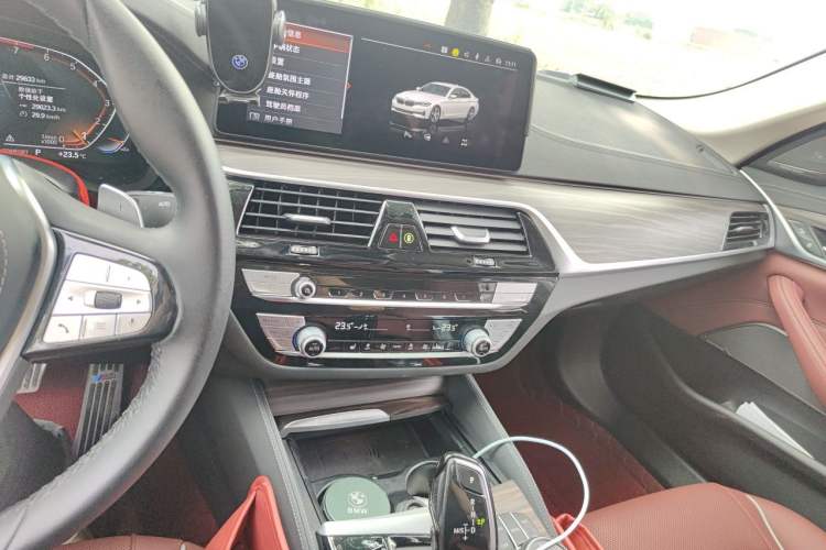 Used BMW 5 Series 2023 530Li Leading Edition Luxury Package Audio And AC Panel
