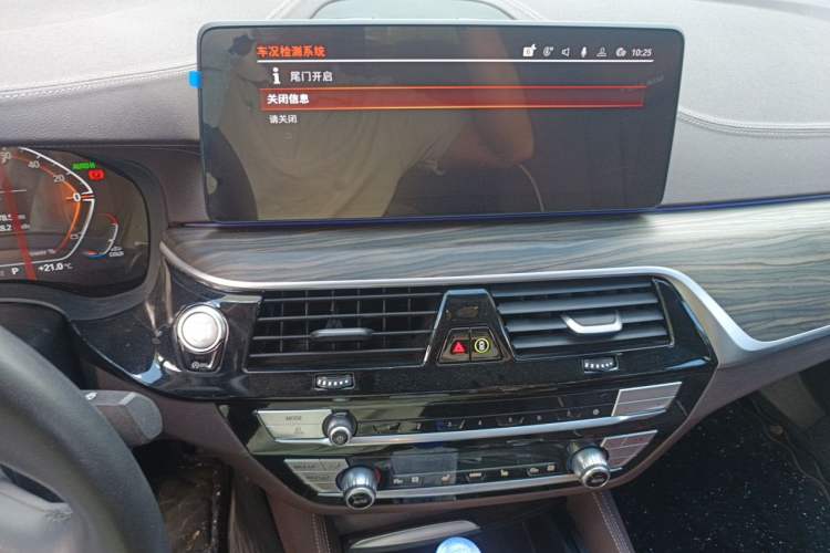 Used BMW 5 Series 2023 530Li Leading Edition Luxury Package Audio And AC Panel