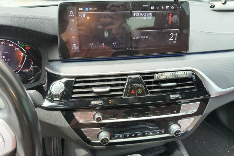 Used BMW 5 Series 2023 530Li Luxury Edition M Sport Package Audio And AC Panel