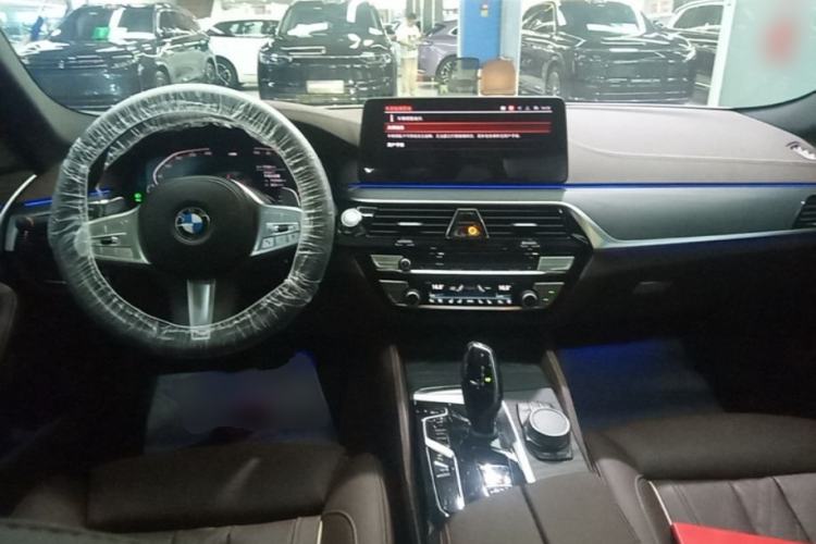Used BMW 5 Series 2023 530Li Luxury Edition M Sport Package Center Console