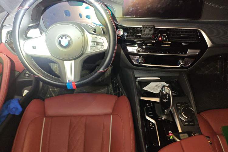Used BMW 5 Series 2023 530Li Luxury Edition M Sport Package Center Console
