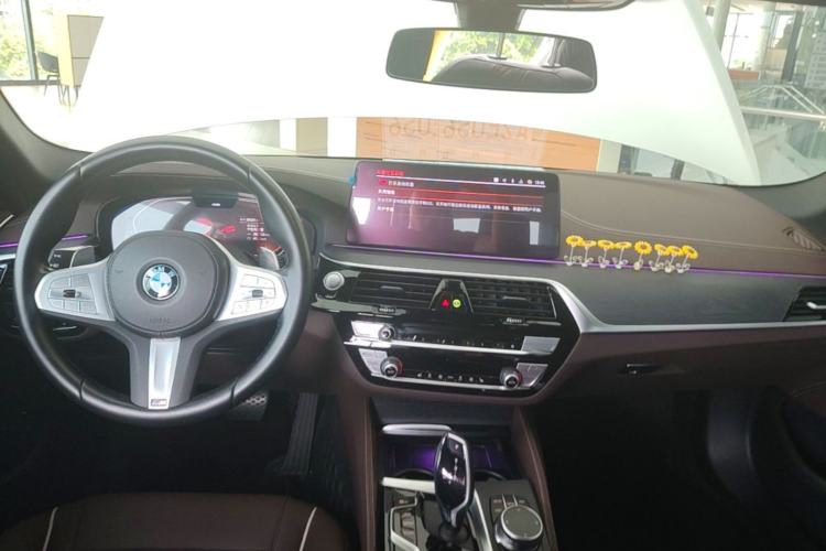 Used BMW 5 Series 2023 530Li Leading Model M Sport Package Center Console