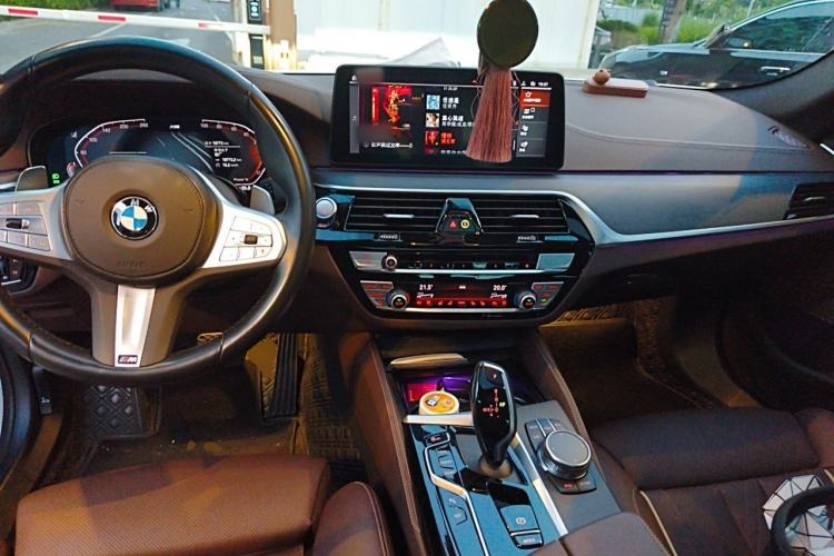 Used BMW 5 Series 2023 530Li Luxury Edition M Sport Package Center Console