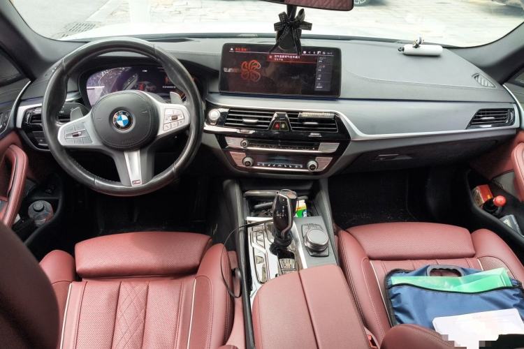 Used BMW 5 Series 2023 530Li Luxury Edition M Sport Package Center Console