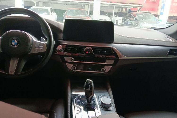 Used BMW 5 Series 2023 Restyled 530Li Luxury Edition M Sport Package Center Console