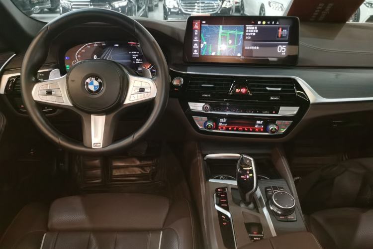 Used BMW 5 Series 2023 530Li Luxury Edition M Sport Package Center Console