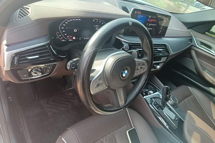 Used BMW 5 Series 2023 530Li Leading Model M Sport Package Center Console