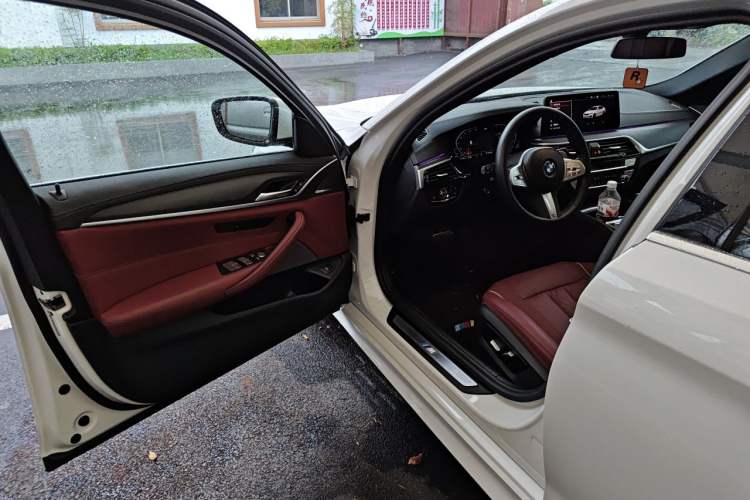 Used BMW 5 Series 2023 530Li Leading Model M Sport Package Driver Seat