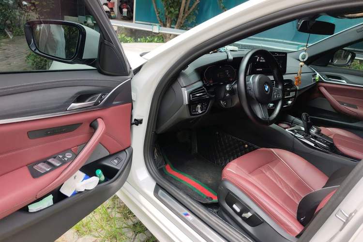 Used BMW 5 Series 2023 530Li Leading Model M Sport Package Driver Seat