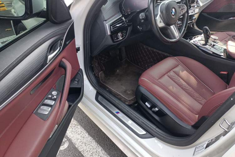 Used BMW 5 Series 2023 530Li Leading Model M Sport Package Driver Seat
