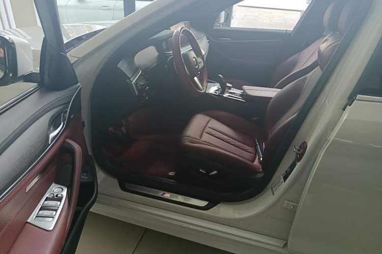 Used BMW 5 Series 2023 530Li Leading Model M Sport Package Driver Seat