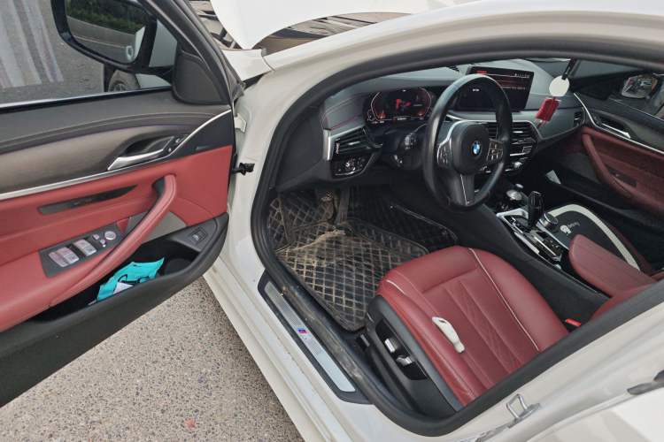 Used BMW 5 Series 2023 530Li Leading Model M Sport Package Driver Seat