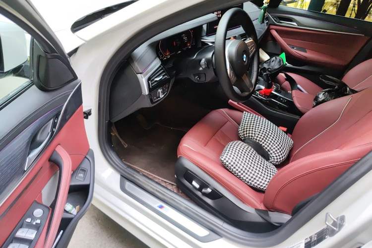 Used BMW 5 Series 2023 530Li Leading Model M Sport Package Driver Seat
