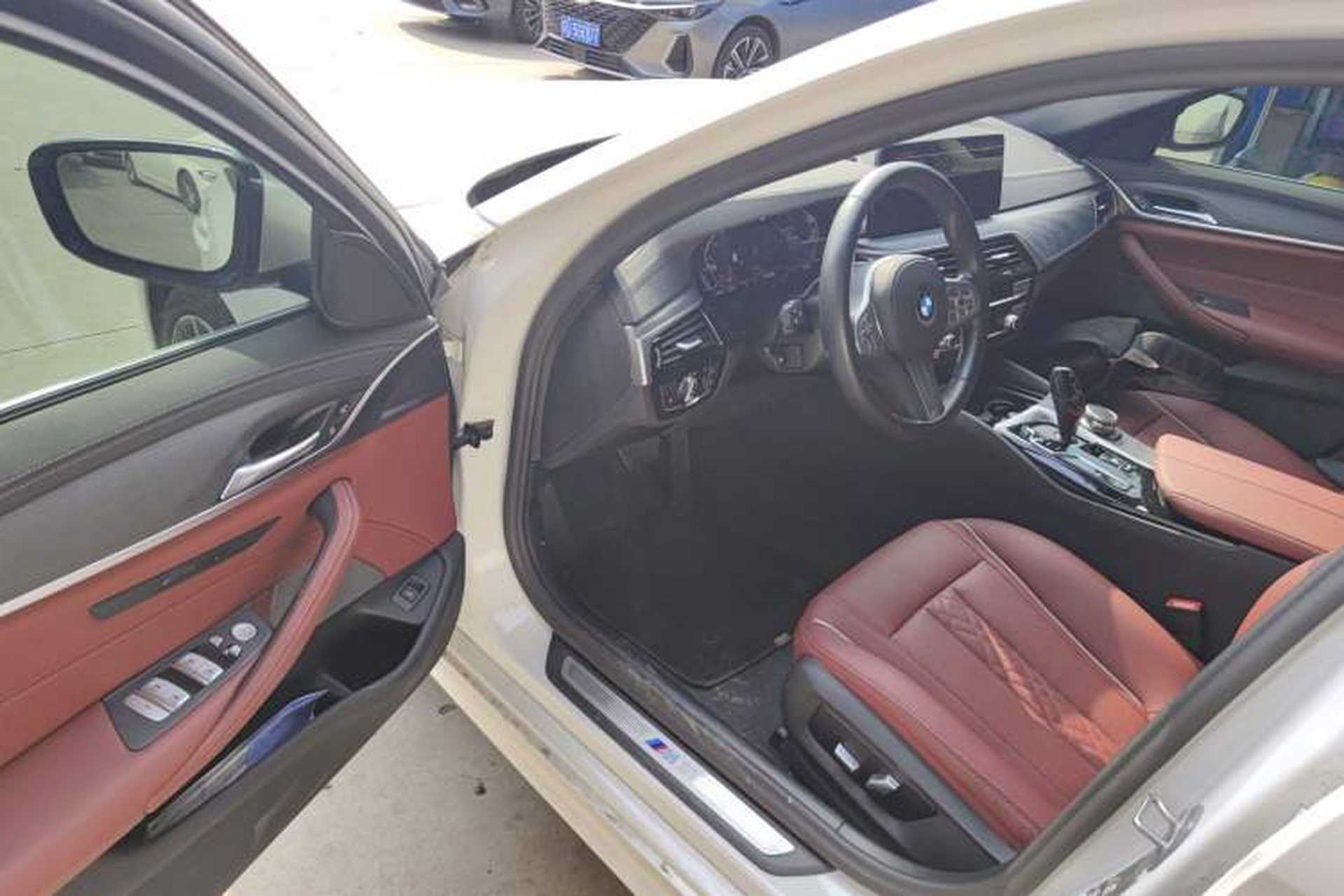 Used BMW 5 Series 2023 Restyled 530Li Leading Edition M Sport Package Driver Seat