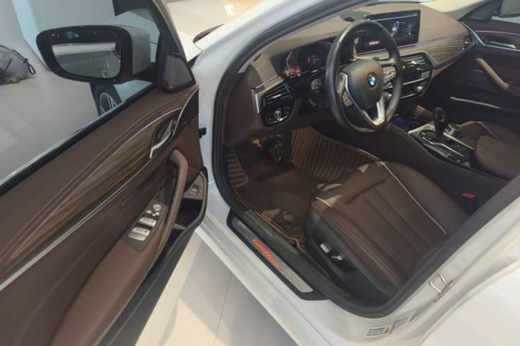 Used BMW 5 Series 2023 530Li Leading Edition Luxury Package Driver Seat