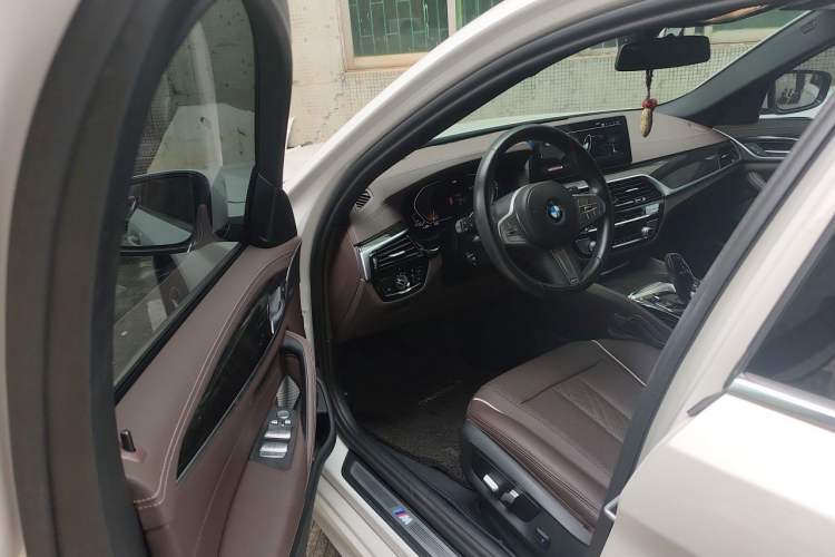 Used BMW 5 Series 2023 530Li Leading Model M Sport Package Driver Seat