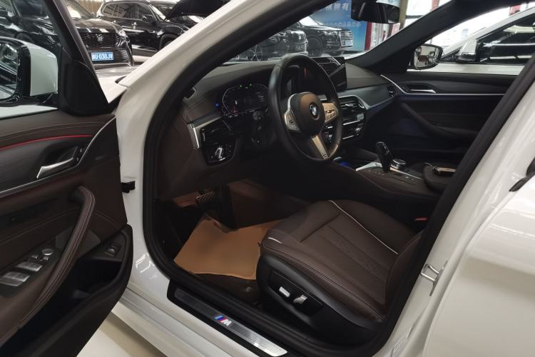 Used BMW 5 Series 2023 530Li Leading Model M Sport Package Driver Seat