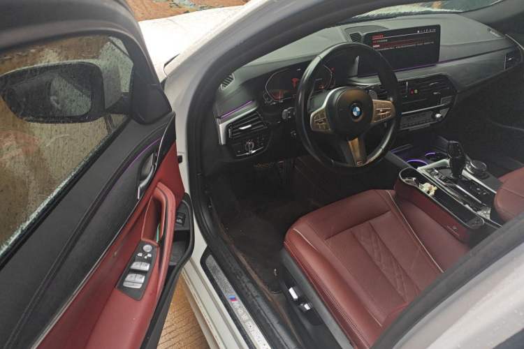 Used BMW 5 Series 2023 Restyled 530Li Leading Edition M Sport Package Driver Seat