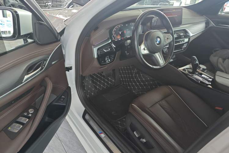 Used BMW 5 Series 2023 Restyled 530Li Leading Edition M Sport Package Driver Seat
