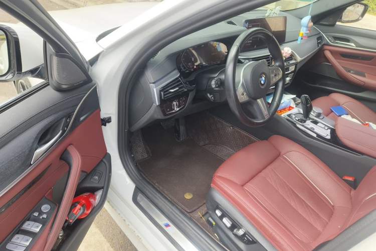 Used BMW 5 Series 2023 530Li Luxury Edition M Sport Package Driver Seat