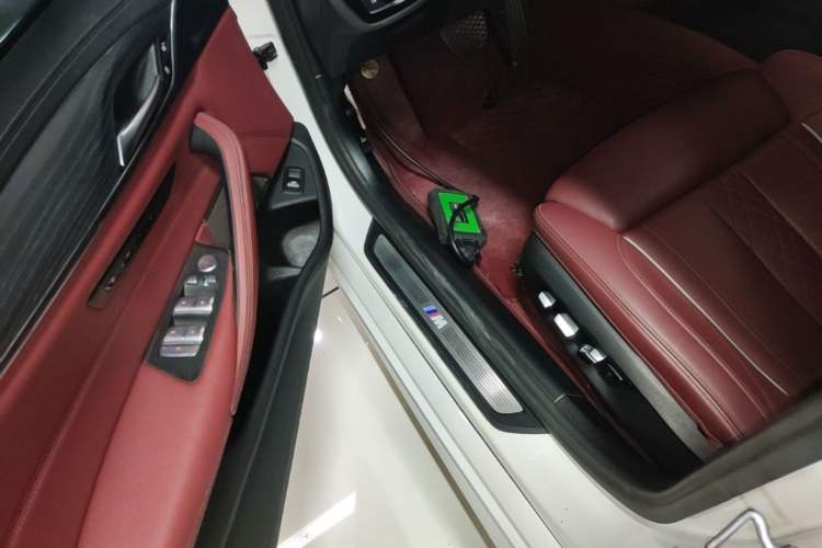 Used BMW 5 Series 2023 530Li Luxury Edition M Sport Package Driver Seat