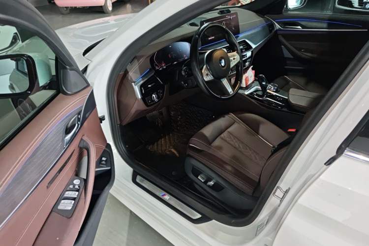Used BMW 5 Series 2023 530Li Leading Model M Sport Package Driver Seat
