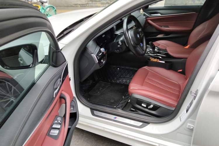 Used BMW 5 Series 2023 530Li Leading Model M Sport Package Driver Seat