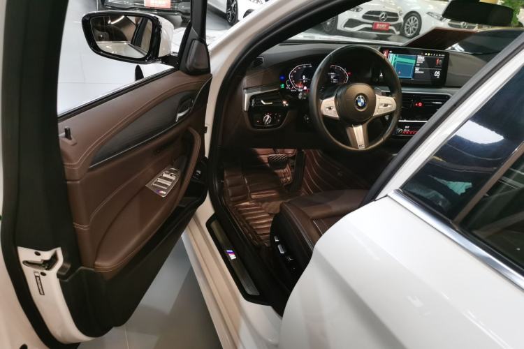 Used BMW 5 Series 2023 530Li Luxury Edition M Sport Package Driver Seat