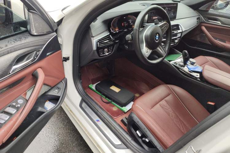 Used BMW 5 Series 2023 530Li Leading Model M Sport Package Driver Seat